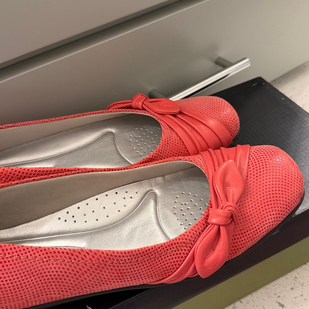 Trotters fuschia shoes in size 9 M - Picture 8 of 8